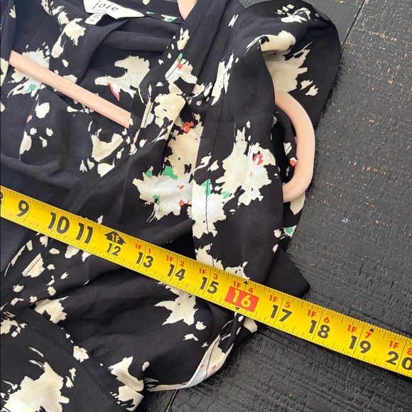 Joie Ashlene Silk Blend Floral Wrap Short Sleeve Top Blouse size XXS - Picture 10 of 11